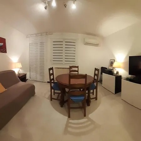 Rdc 6 Couchages Avec Garage * Nimes