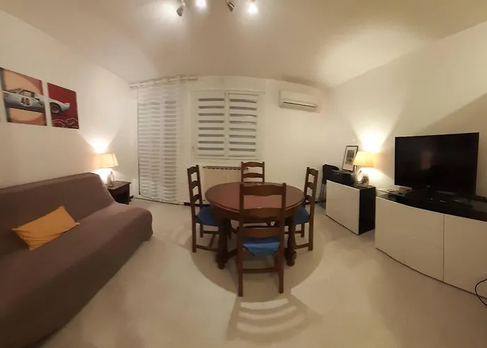 Rdc 6 Couchages Avec Garage * Nimes