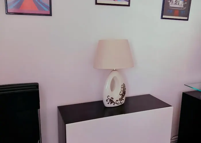 Apartment Rdc 6 Couchages Avec Garage Nimes